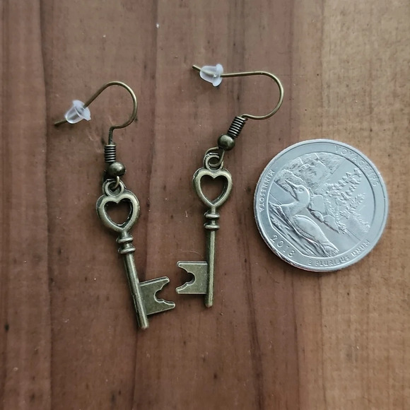 Vintage Key Earrings - Picture 1 of 1